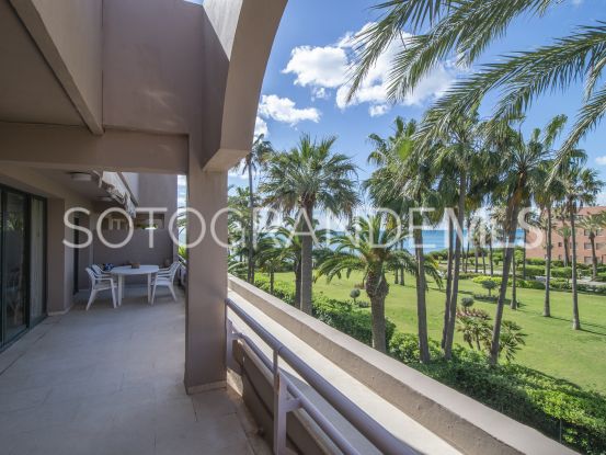 Comprar atico duplex con 3 dormitorios en Paseo del Mar, Sotogrande Costa | John Medina Real Estate