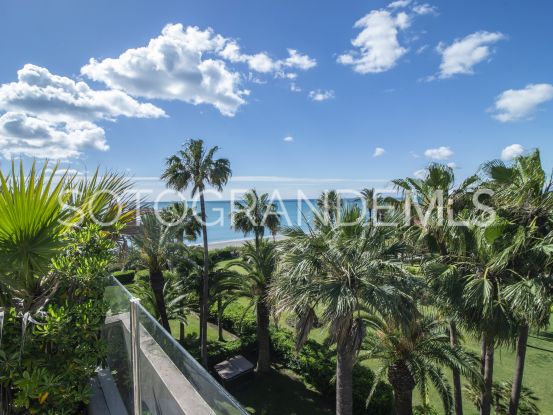 Comprar atico duplex con 3 dormitorios en Paseo del Mar, Sotogrande Costa | John Medina Real Estate