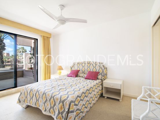Comprar atico duplex con 3 dormitorios en Paseo del Mar, Sotogrande Costa | John Medina Real Estate