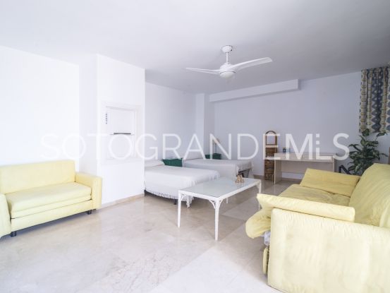 Comprar atico duplex con 3 dormitorios en Paseo del Mar, Sotogrande Costa | John Medina Real Estate