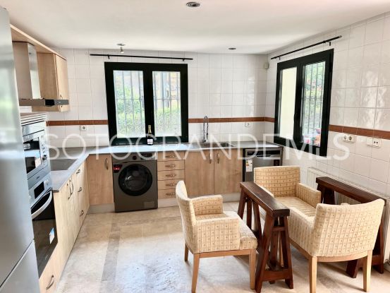 Sotogolf, Sotogrande Alto, pareado con 5 dormitorios a la venta | John Medina Real Estate