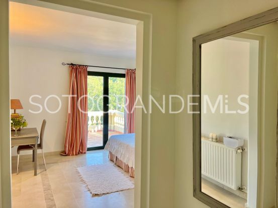 Sotogolf, Sotogrande Alto, pareado con 5 dormitorios a la venta | John Medina Real Estate