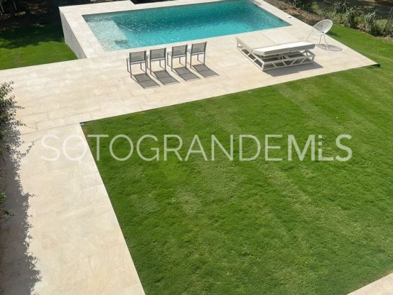 Sotogolf, Sotogrande Alto, pareado con 5 dormitorios a la venta | John Medina Real Estate