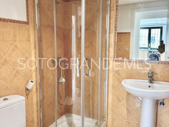 Sotogolf, Sotogrande Alto, pareado con 5 dormitorios a la venta | John Medina Real Estate