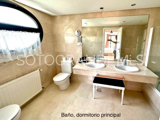 Sotogolf, Sotogrande Alto, pareado con 5 dormitorios a la venta | John Medina Real Estate