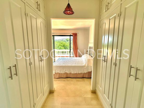 Sotogolf, Sotogrande Alto, pareado con 5 dormitorios a la venta | John Medina Real Estate
