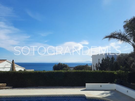 Villa en venta en Torreguadiaro, Sotogrande | John Medina Real Estate