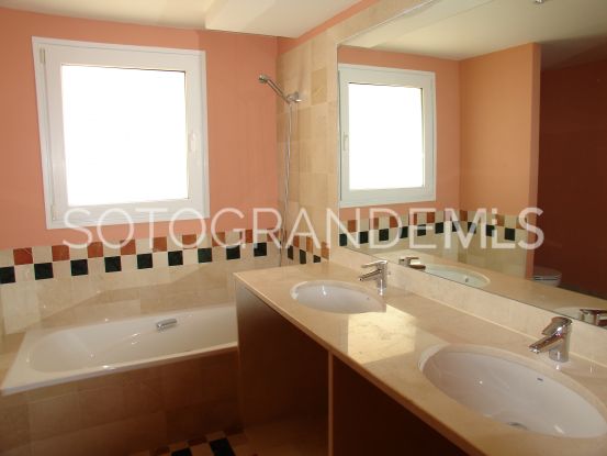 Villa con 4 dormitorios en Sotogrande Alto | John Medina Real Estate