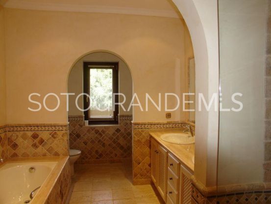 Villa en venta en Zona F | John Medina Real Estate