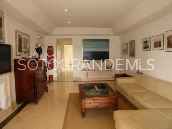 For sale apartment in Marina de Sotogrande with 3 bedrooms | John Medina Real Estate