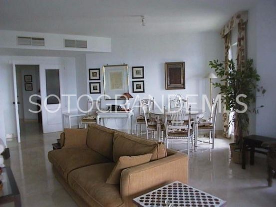 Apartamento con 2 dormitorios en venta en Sotogrande Puerto Deportivo | John Medina Real Estate