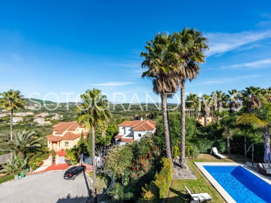 Zona F villa with 4 bedrooms | John Medina Real Estate