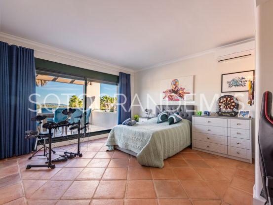 Zona F villa with 4 bedrooms | John Medina Real Estate