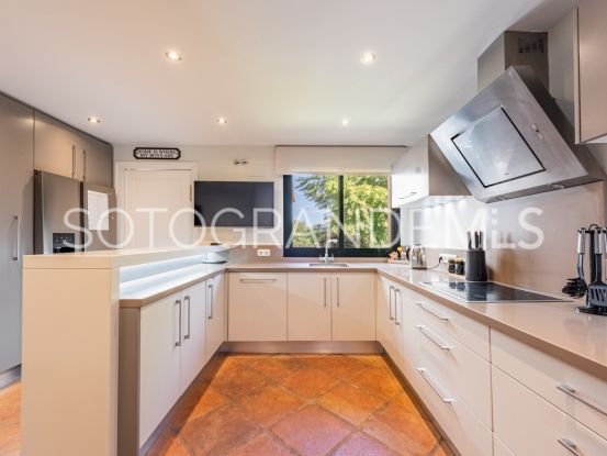 Zona F villa with 4 bedrooms | John Medina Real Estate
