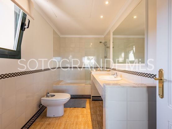 Zona F villa with 4 bedrooms | John Medina Real Estate
