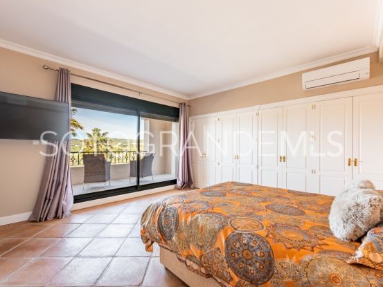 Zona F villa with 4 bedrooms | John Medina Real Estate