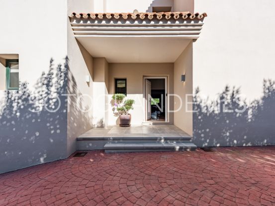 Zona F villa with 4 bedrooms | John Medina Real Estate