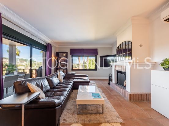 Zona F villa with 4 bedrooms | John Medina Real Estate