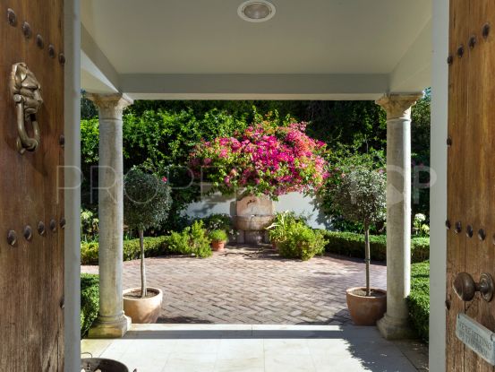 Enchanting villa with fantastic garden