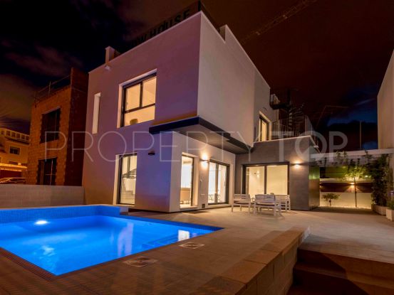 Villa en Villamartin con 3 dormitorios | Cloud Nine Spain