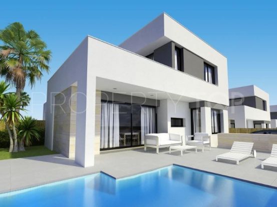 Villa en venta de 3 dormitorios en Villamartin | Cloud Nine Spain