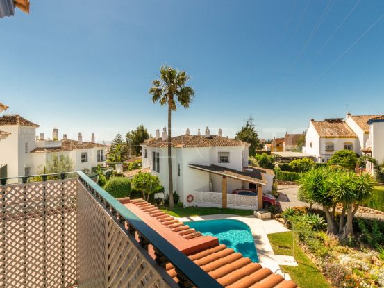 Pareado a la venta con 4 dormitorios en Valdeolletas, Marbella | PanSpain Group