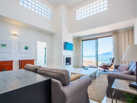 For sale 2 bedrooms penthouse in La Mairena, Marbella East | Serneholt Estate