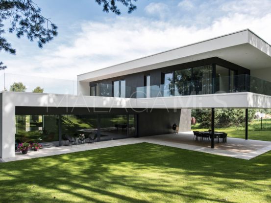 Villa en venta de 3 dormitorios en El Padron, Estepona | Serneholt Estate