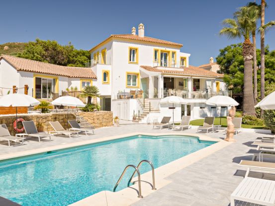 For sale 6 bedrooms villa in La Duquesa Golf, Manilva | Serneholt Estate