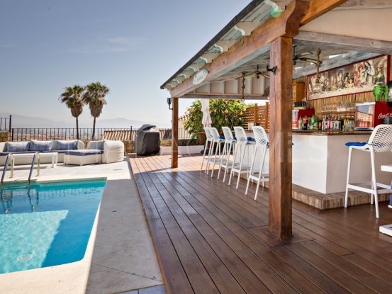 For sale 6 bedrooms villa in La Duquesa Golf, Manilva | Serneholt Estate