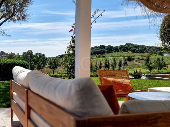 Buy villa in Altos del Paraiso with 4 bedrooms | Serneholt Estate