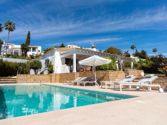 Buy villa in Altos del Paraiso with 4 bedrooms | Serneholt Estate