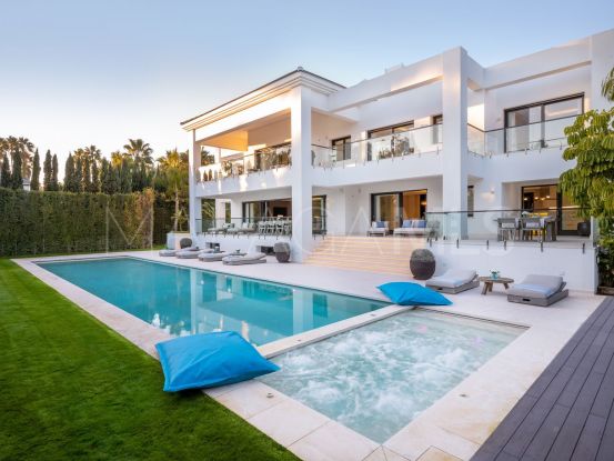 Comprar villa en Guadalmina Baja, San Pedro de Alcantara | Serneholt Estate