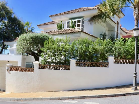 Buy villa in Marbella Golden Mile with 4 bedrooms | Serneholt Estate