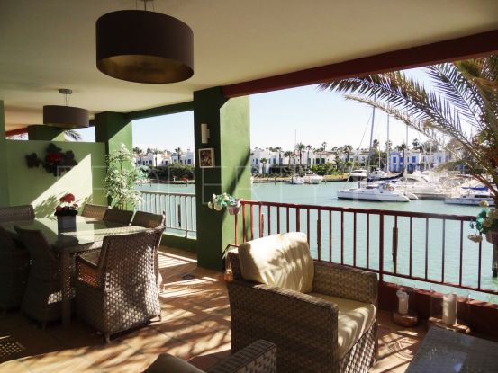 Apartamento en venta con 3 dormitorios en Marina de Sotogrande | Serneholt Estate