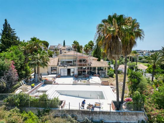 Modern Andalusian style frontline golf villa in the gated community of Los Naranjos Golf, Nueva Andalucia
