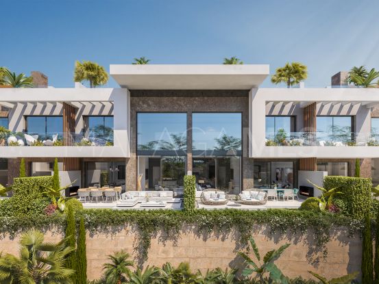 For sale semi detached villa with 4 bedrooms in Rio Real, Marbella East | Edward Partners