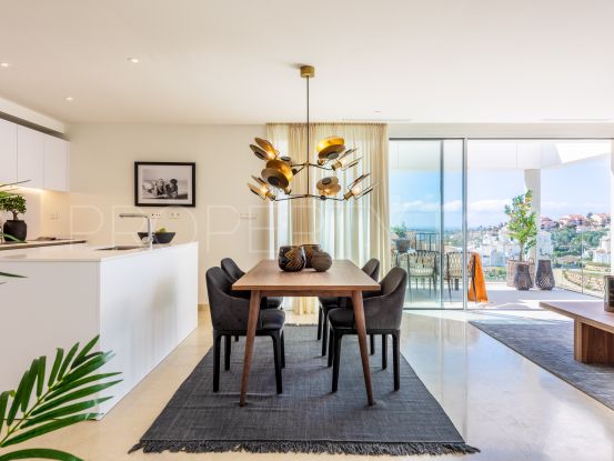 A beautifully presented duplex penthouse with private pool in Aloha hills