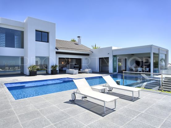 Villa en venta con 5 dormitorios en New Golden Mile, Estepona | Lucía Pou Properties