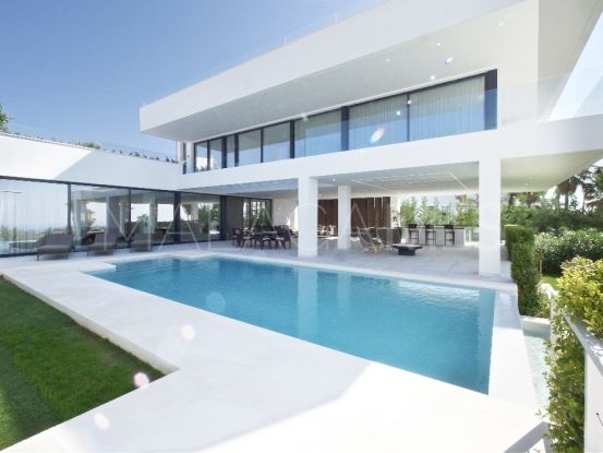 Villa in New Golden Mile, Estepona | Lucía Pou Properties