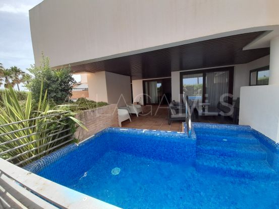 For sale ground floor apartment with 3 bedrooms in Bahia de la Plata, Estepona | Cleox Inversiones