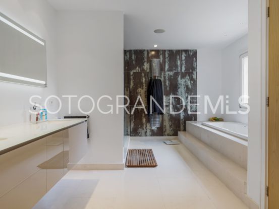 Villa en venta de 7 dormitorios en Reyes y Reinas, Sotogrande Costa | Noll Sotogrande