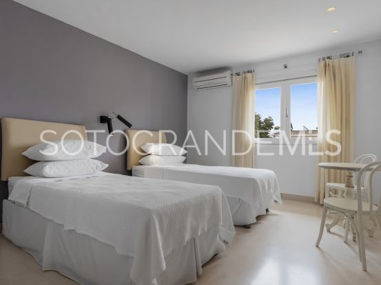 Villa en venta de 7 dormitorios en Reyes y Reinas, Sotogrande Costa | Noll Sotogrande