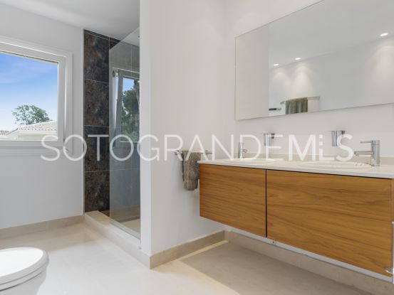 Villa en venta de 7 dormitorios en Reyes y Reinas, Sotogrande Costa | Noll Sotogrande