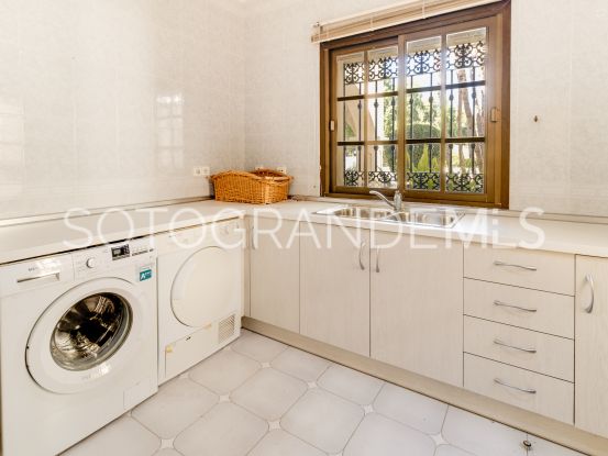Comprar villa de 6 dormitorios en Zona D | Noll Sotogrande