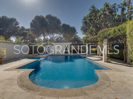 Comprar villa de 6 dormitorios en Zona D | Noll Sotogrande