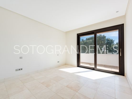 Duplex penthouse for sale in Hacienda de Valderrama with 4 bedrooms | Noll Sotogrande