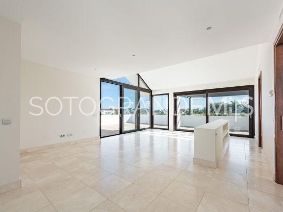 Duplex penthouse for sale in Hacienda de Valderrama with 4 bedrooms | Noll Sotogrande