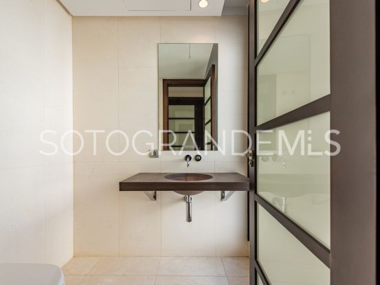 Duplex penthouse for sale in Hacienda de Valderrama with 4 bedrooms | Noll Sotogrande