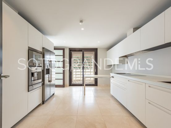 Duplex penthouse for sale in Hacienda de Valderrama with 4 bedrooms | Noll Sotogrande